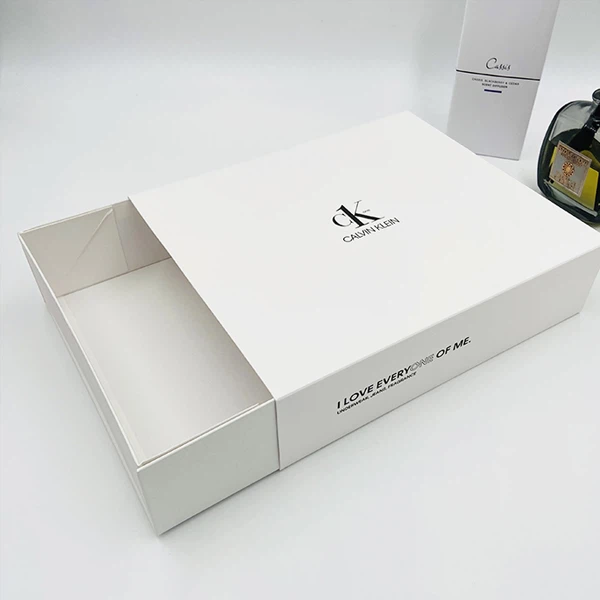 custom-luxury-clothing-boxes