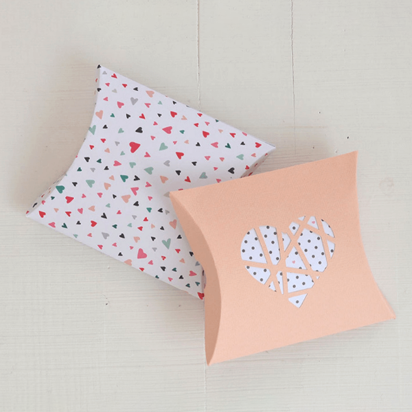pillow boxes with die cut packaging