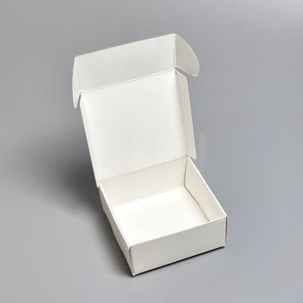 white mailer packaging boxes