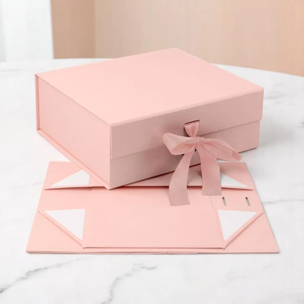 box-with-ribbon-closure